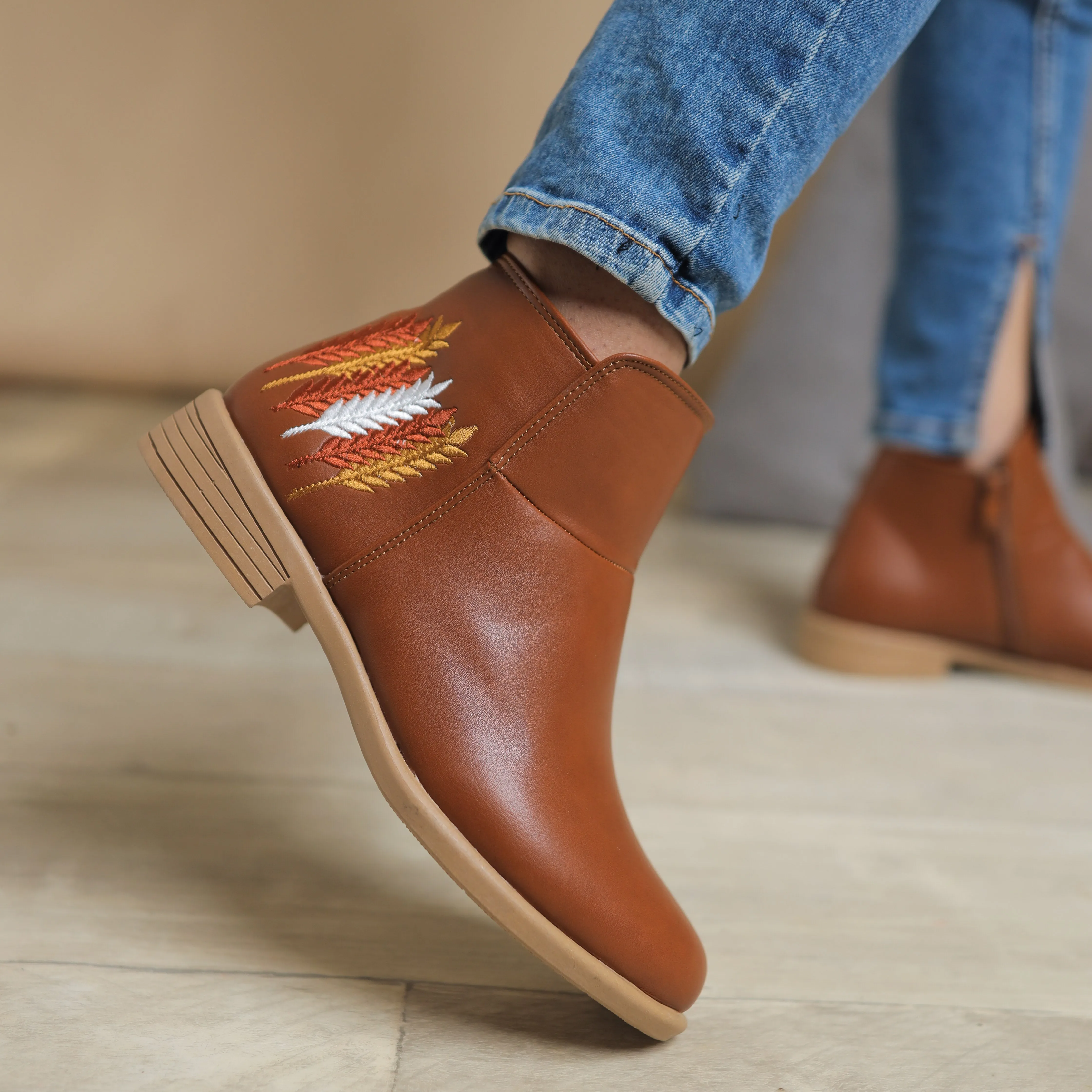 Havan Back Embroidered wheat Zipper Ankle Boots