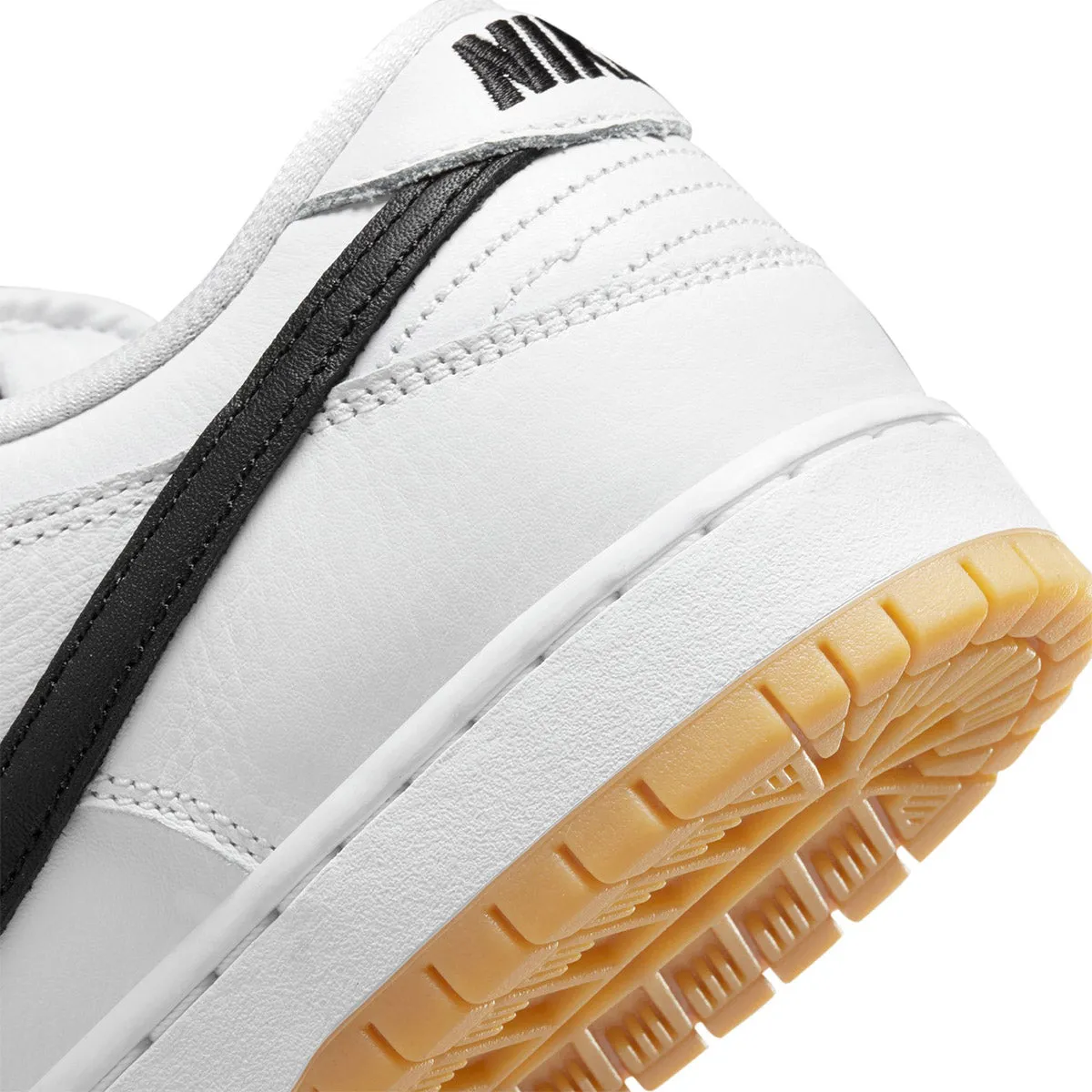 Nike SB - Dunk Low Pro Shoes White/Black-White-Gum Light Brown