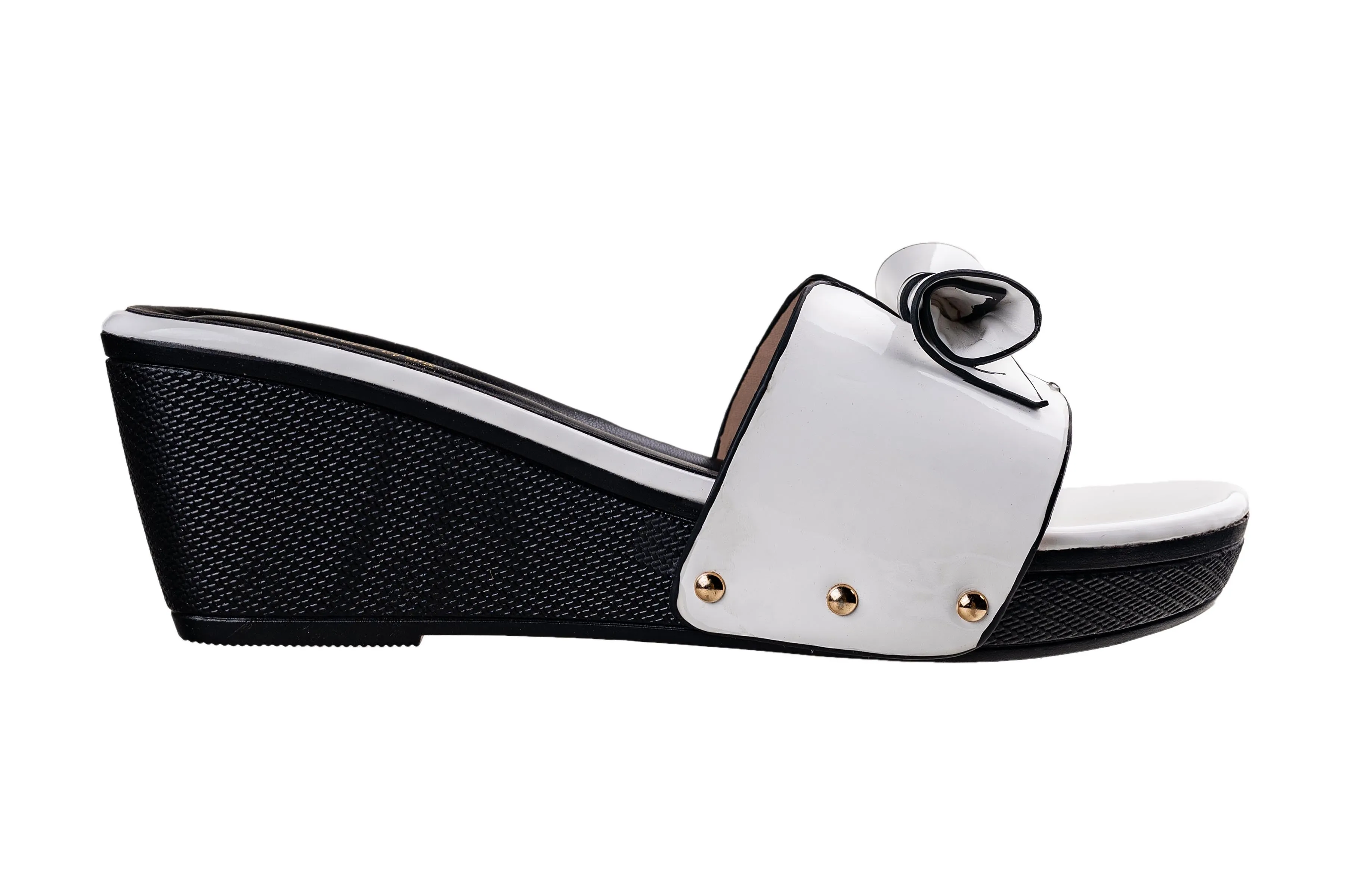 Trendz Ladies White / Black Chappal