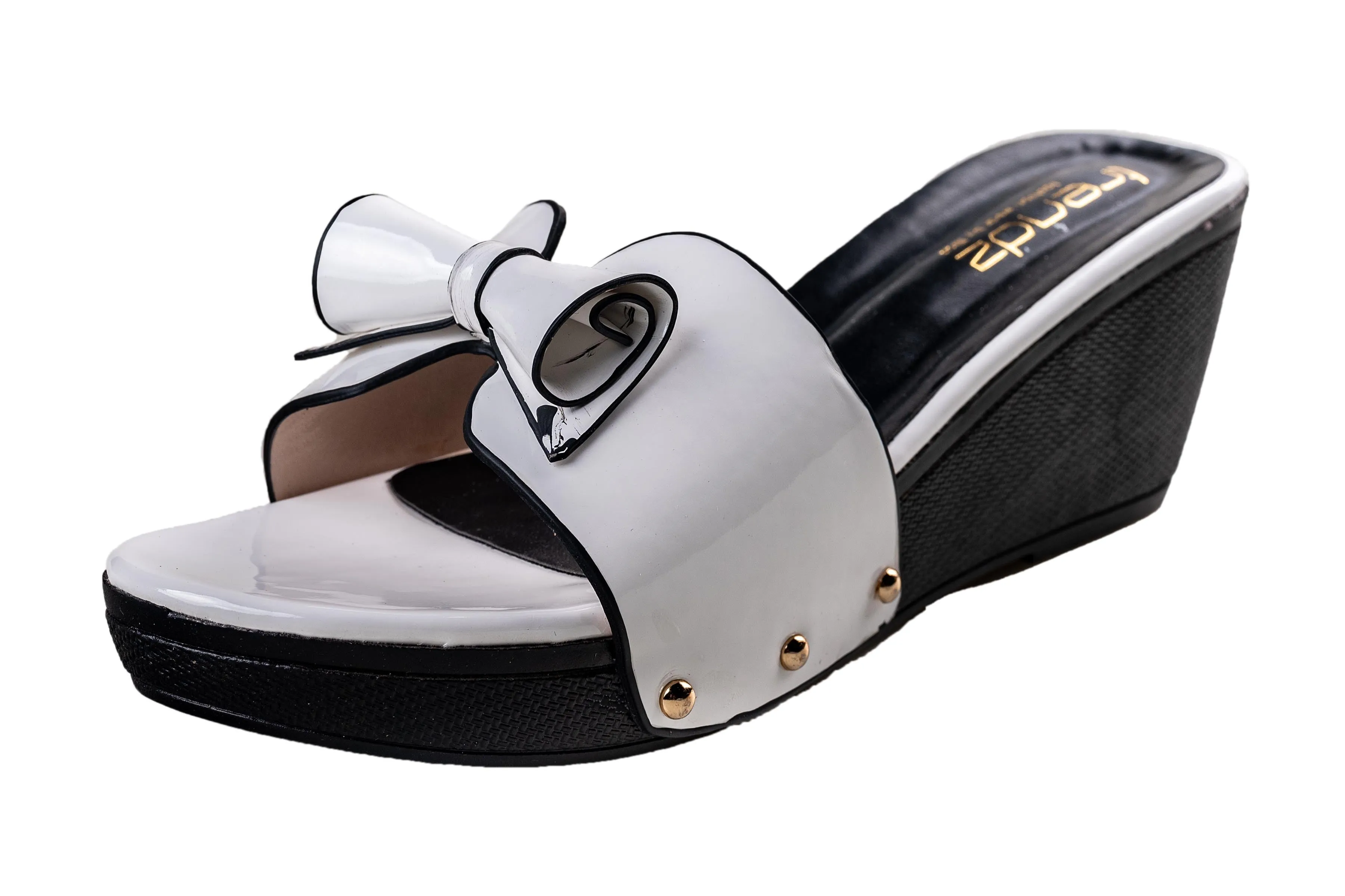 Trendz Ladies White / Black Chappal