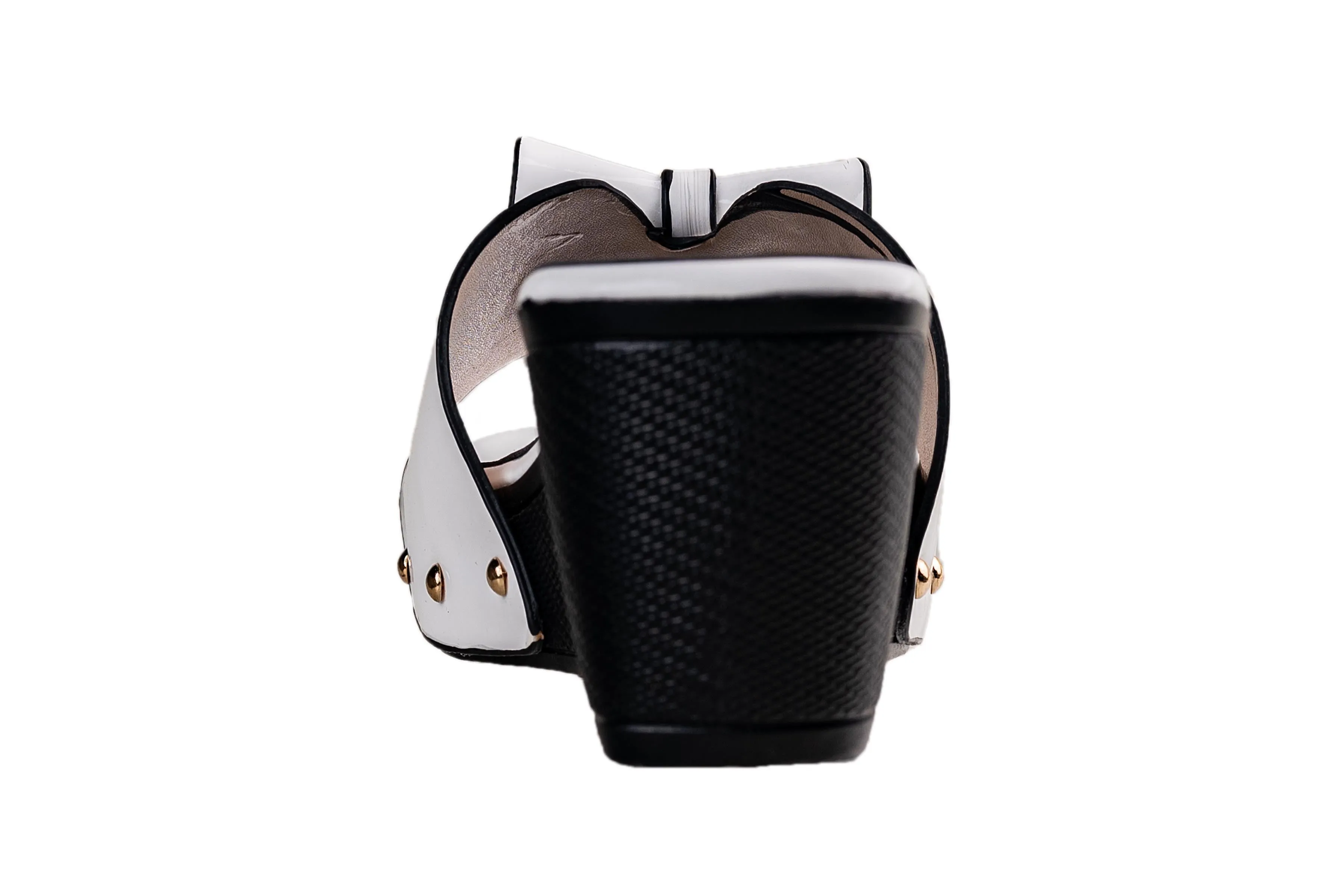 Trendz Ladies White / Black Chappal