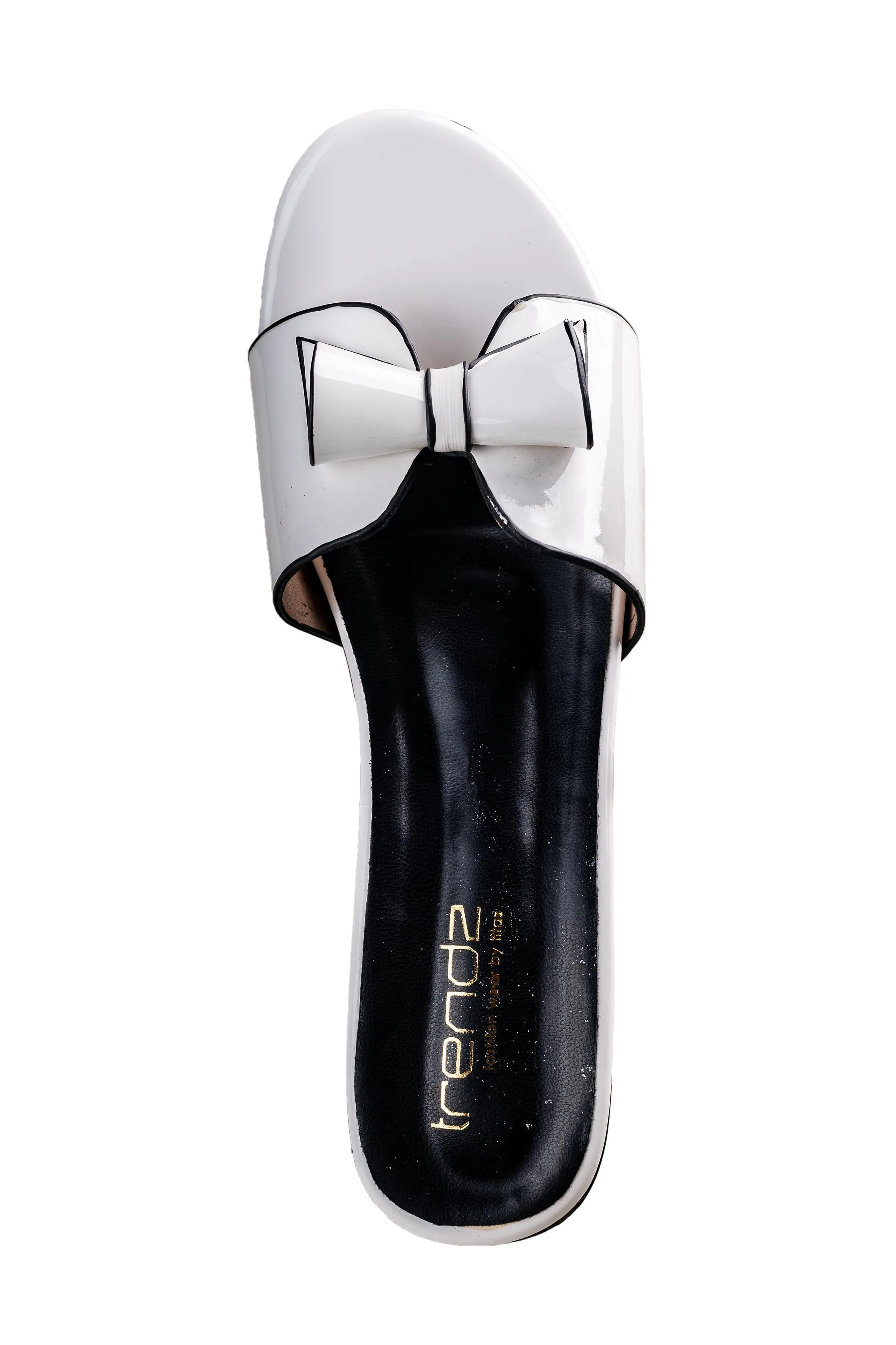 Trendz Ladies White / Black Chappal
